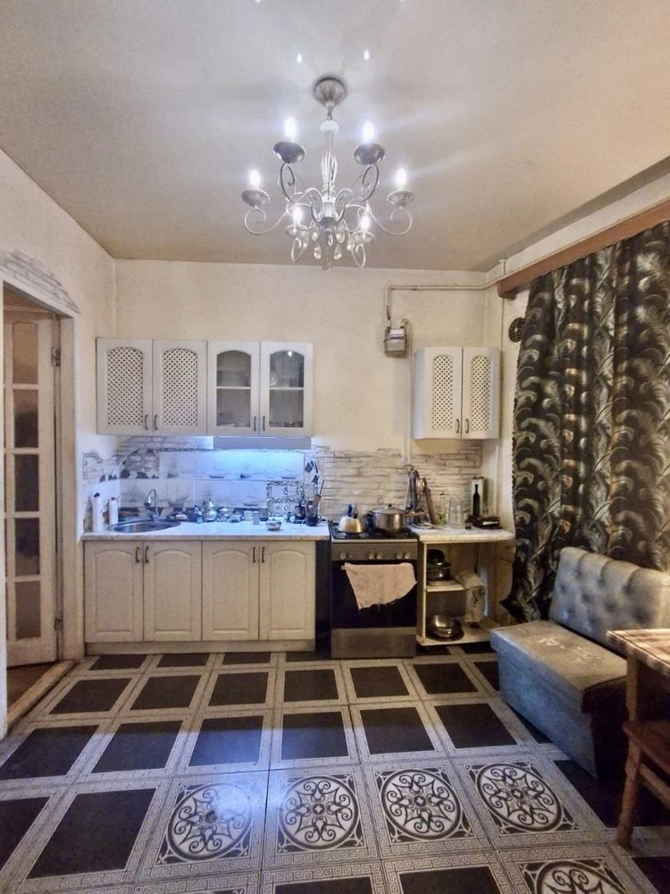 Продам 3 - ком квартиру Новий Ринок