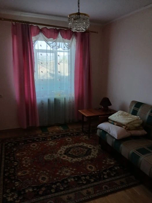 Продам будинок з ремонтом  ( неподалік річка) .