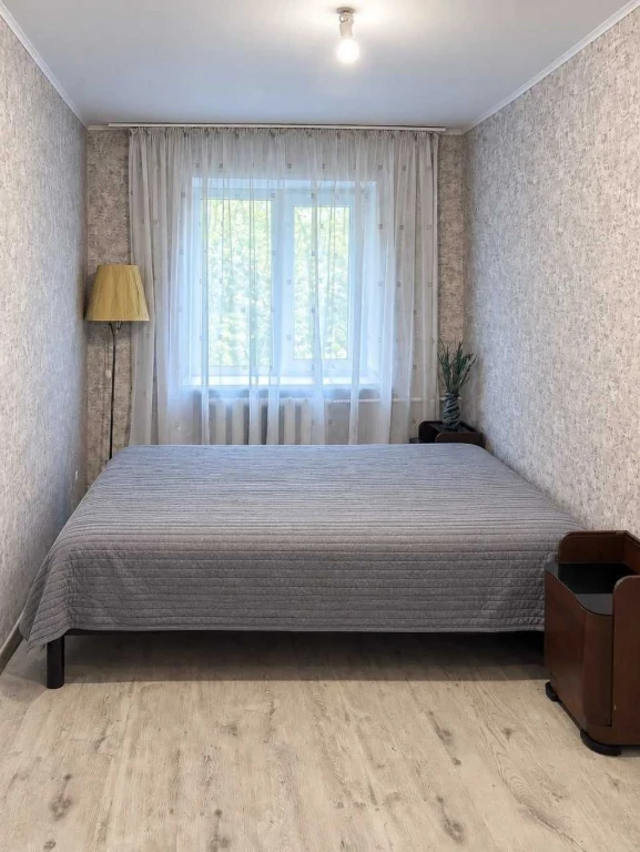 Продам 2-кімнатну квартиру біля парку Перемоги  проспект Шев