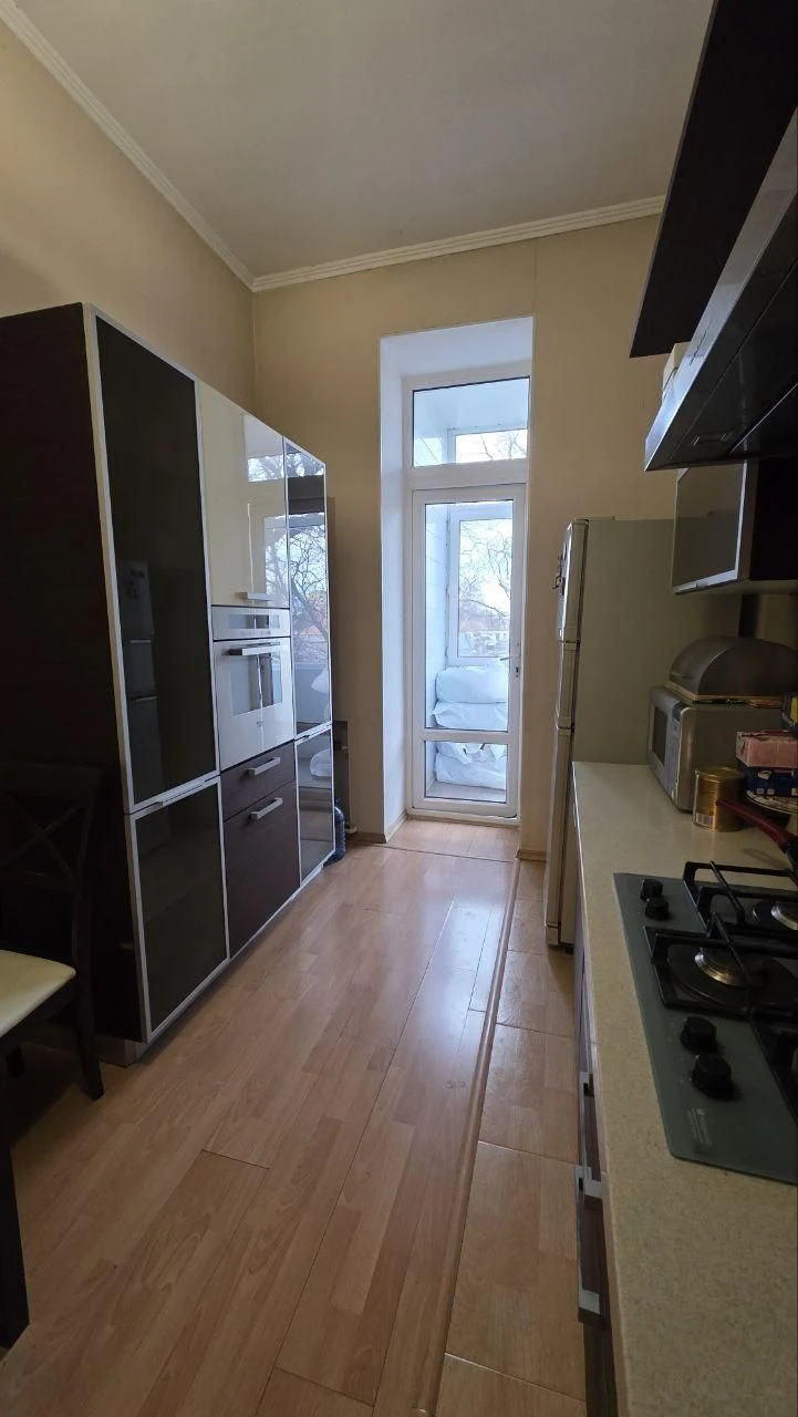 Продам 3 кім. квартиру сталінка вул.Бреуса, Черемушки (347-3