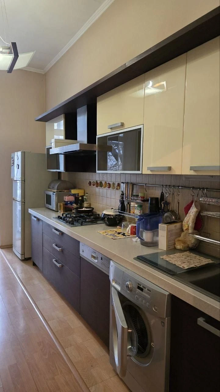 Продам 3 кім. квартиру сталінка вул.Бреуса, Черемушки (347-3