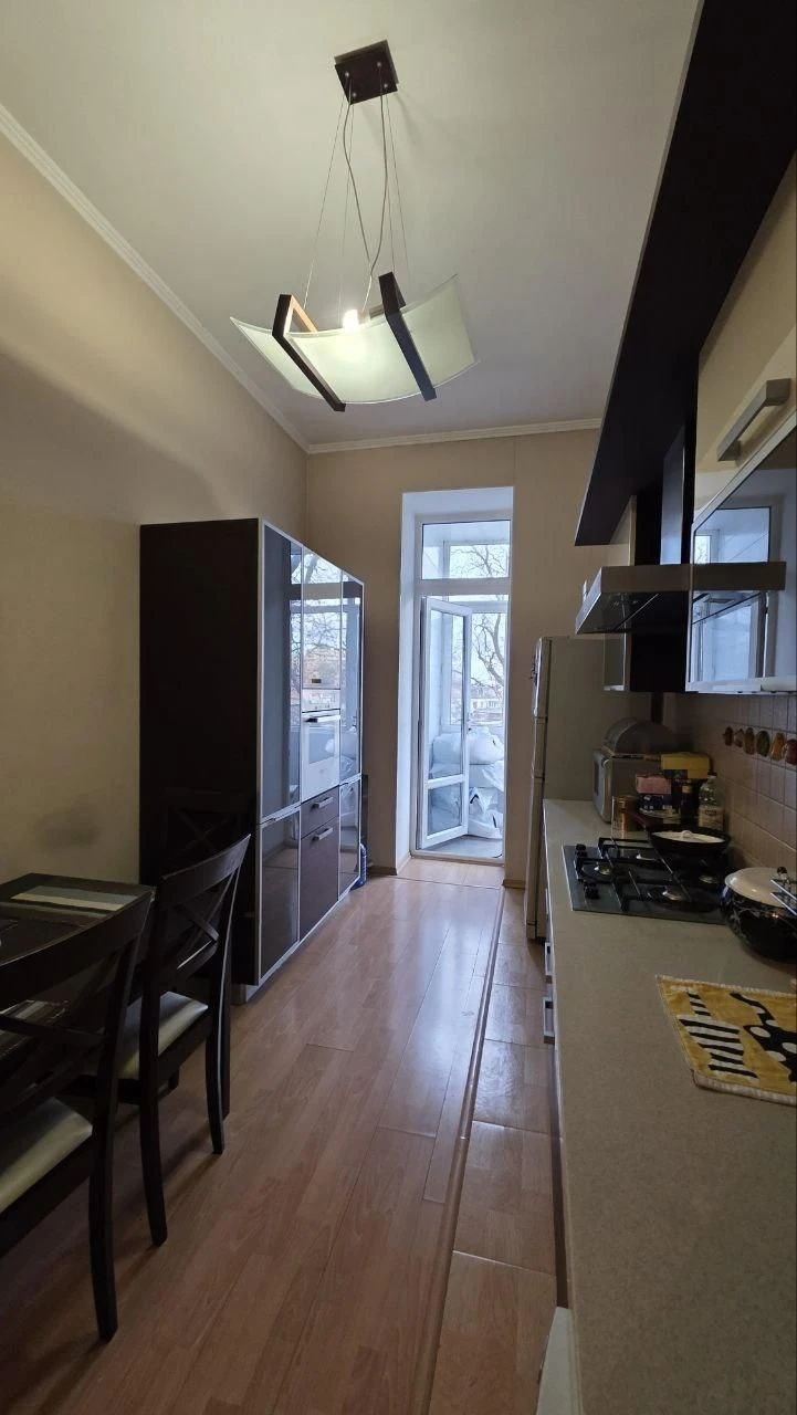 Продам 3 кім. квартиру сталінка вул.Бреуса, Черемушки (347-3