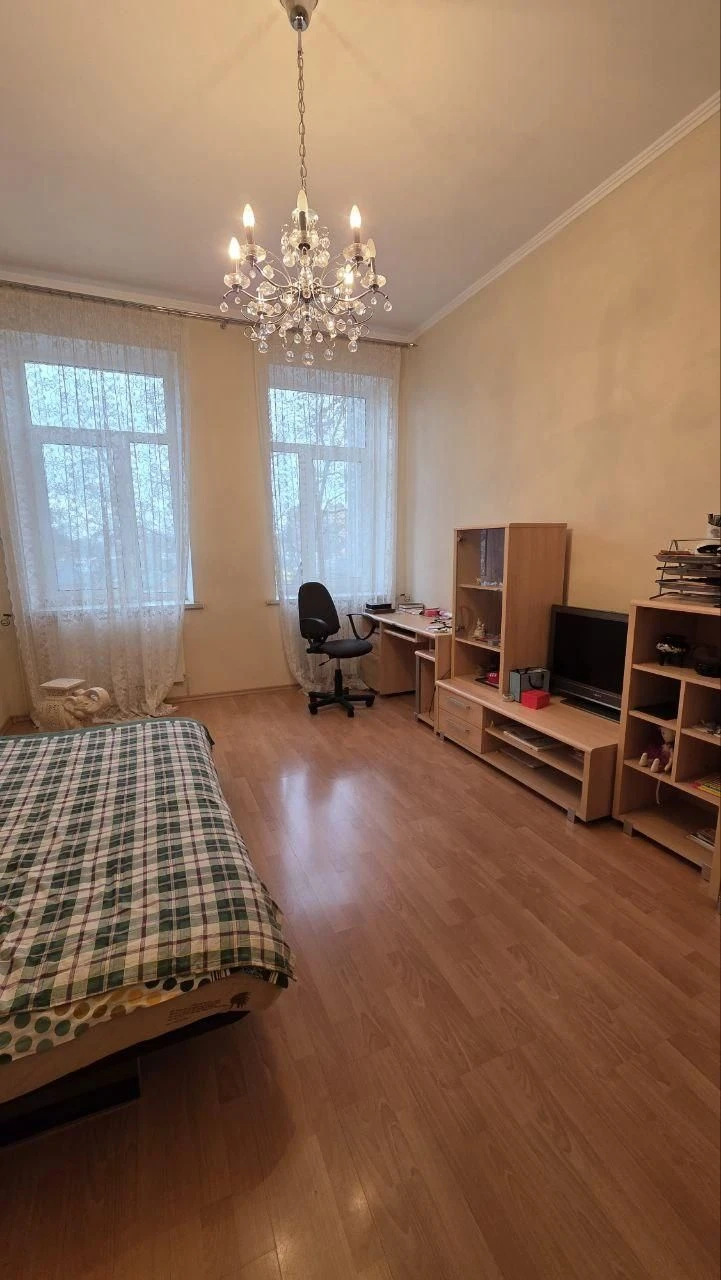 Продам 3 кім. квартиру сталінка вул.Бреуса, Черемушки (347-3