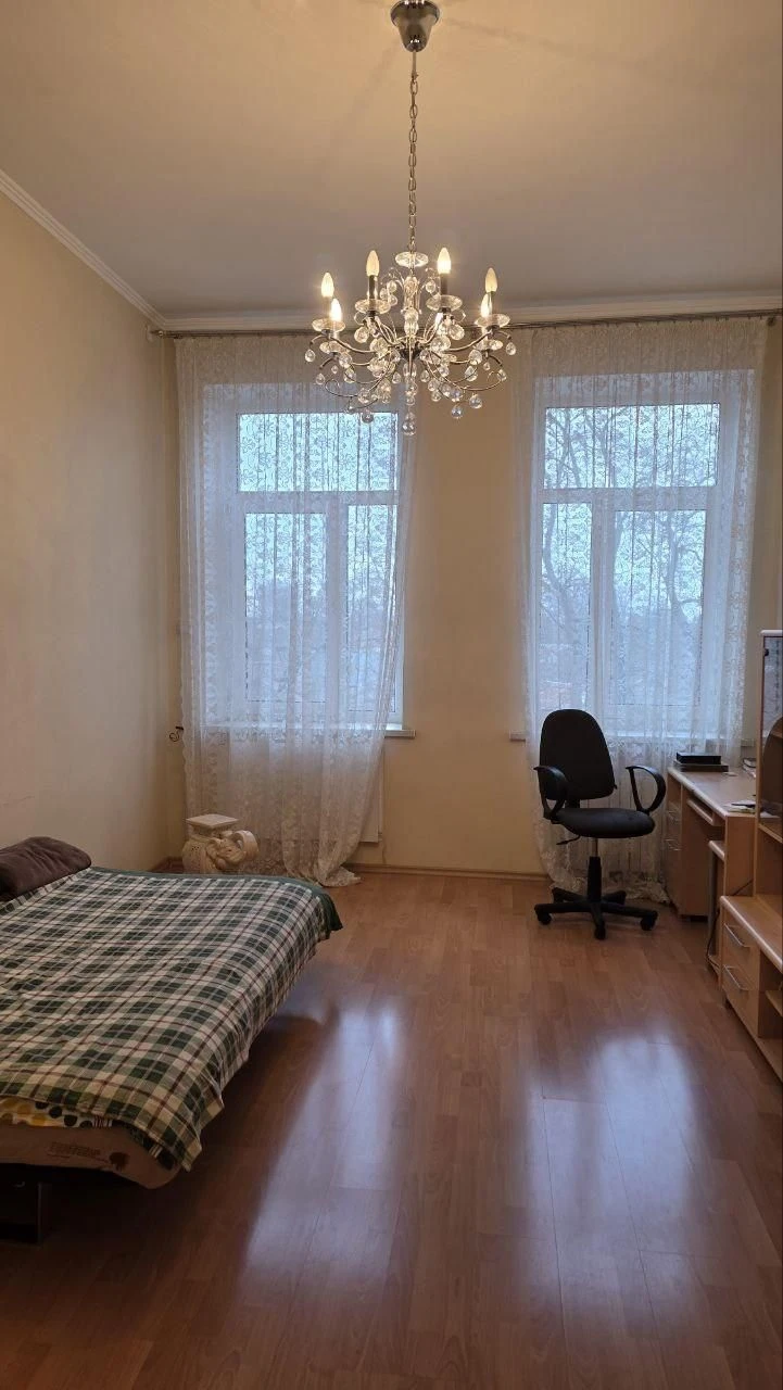Продам 3 кім. квартиру сталінка вул.Бреуса, Черемушки (347-3