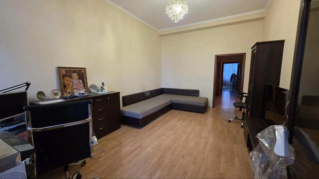 Продам 3 кім. квартиру сталінка вул.Бреуса, Черемушки (347-3