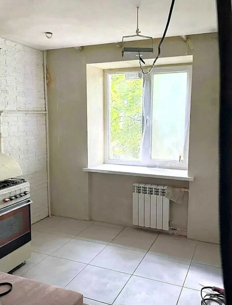 1-кімнатна квартира на Таїрова — цегляний спецпроєкт, ремонт