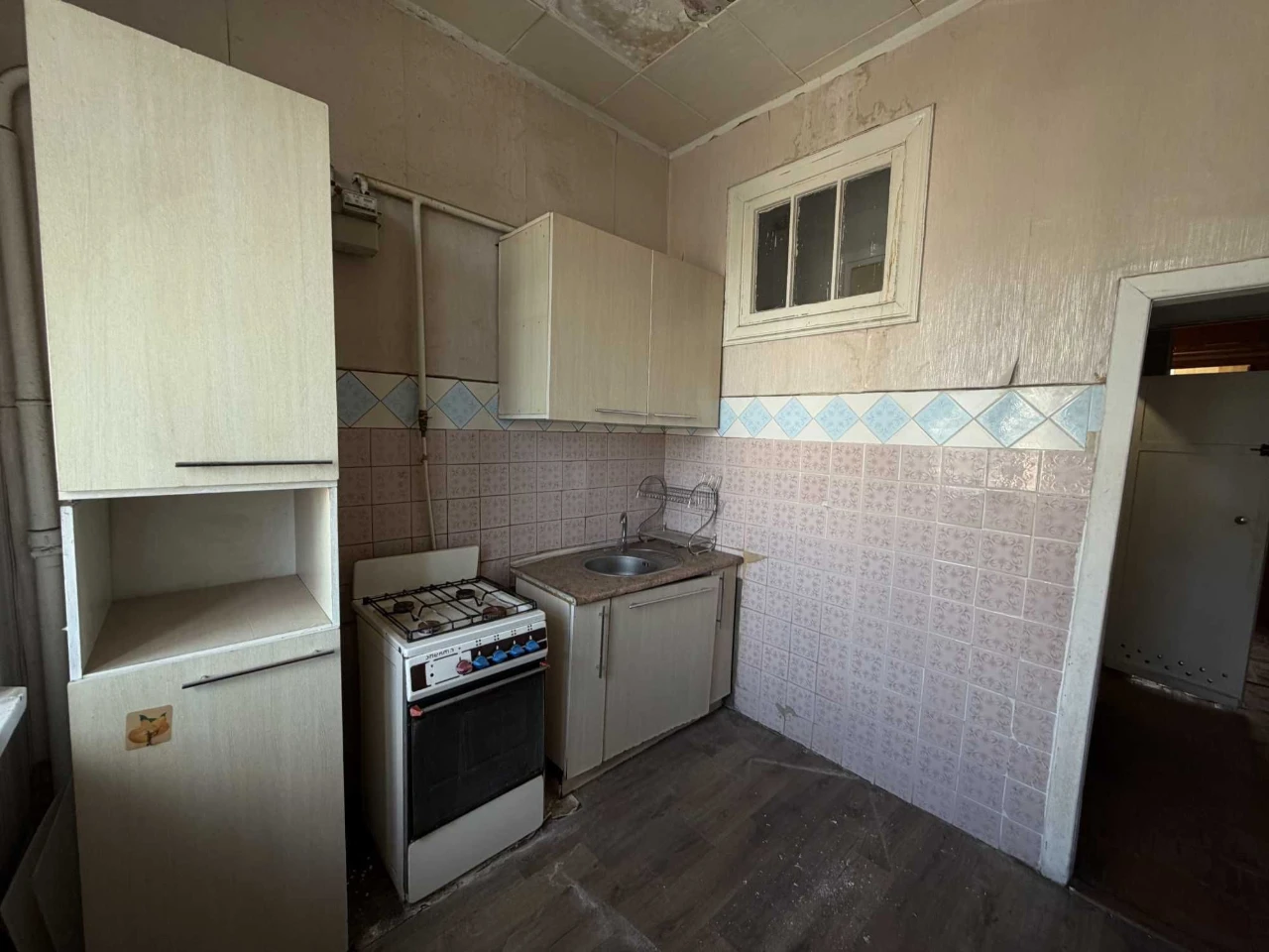 ФОНТАН Продам трехкомнатная квартира Сталинка Колонка