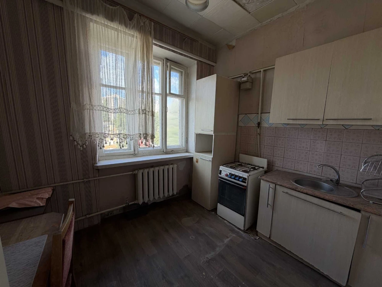 ФОНТАН Продам трехкомнатная квартира Сталинка Колонка