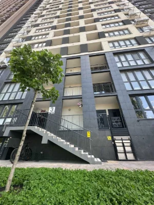 Продам 1 комн квартиру ЖК Модерн  Балкон 44м 52800у.о Без ко