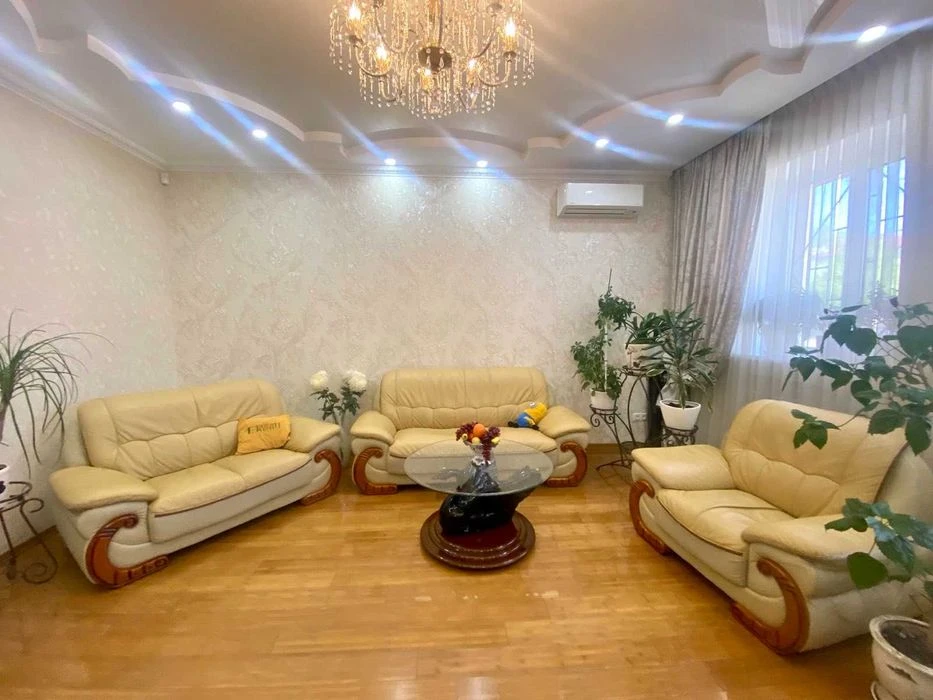 2-storey house for sale on Adm. Lazareva St.
