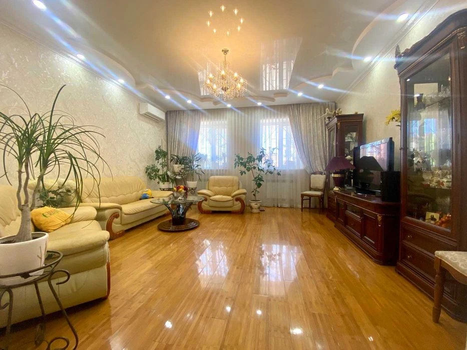 2-storey house for sale on Adm. Lazareva St.