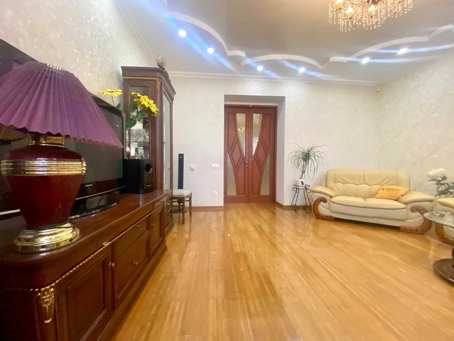2-storey house for sale on Adm. Lazareva St.