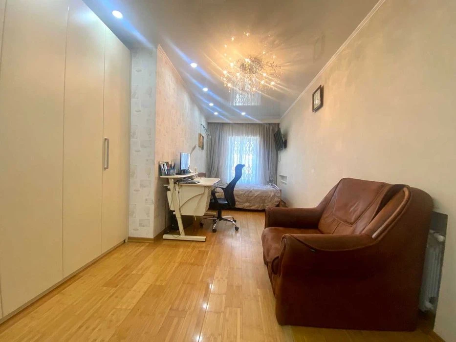 2-storey house for sale on Adm. Lazareva St.