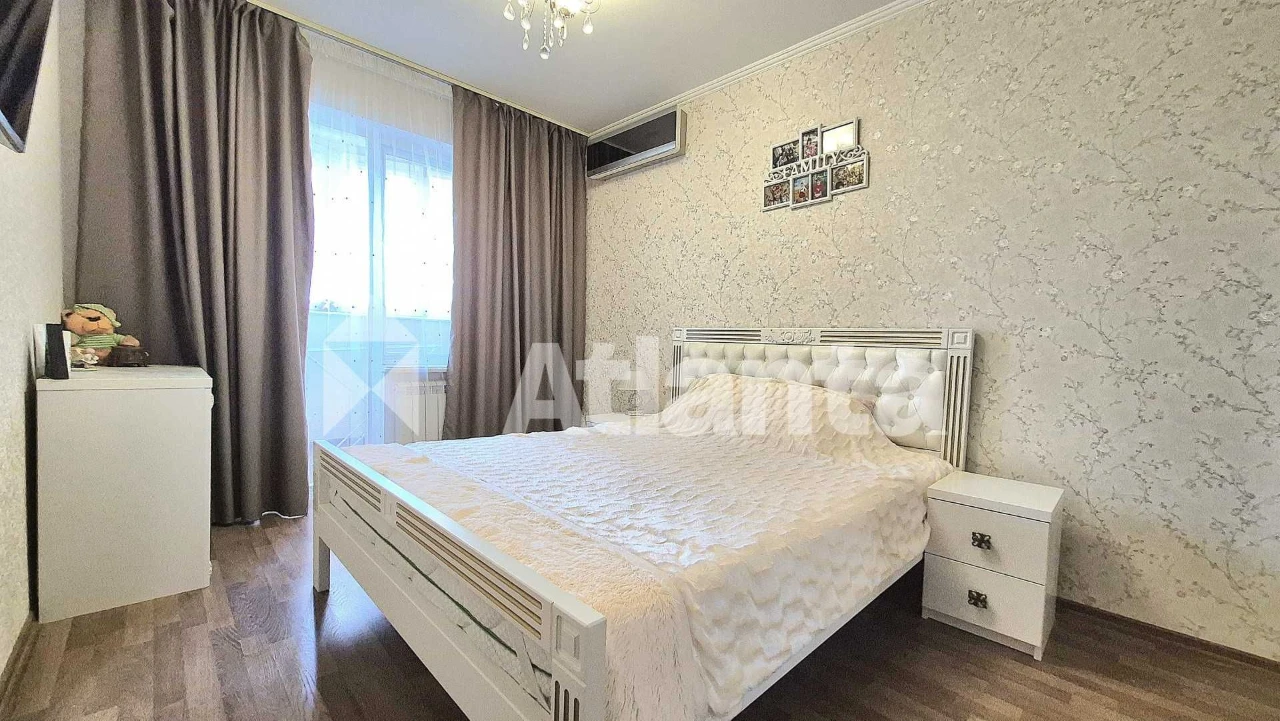 4-кімнатна квартира 85 м², шикарний ремонт, укомплектована.