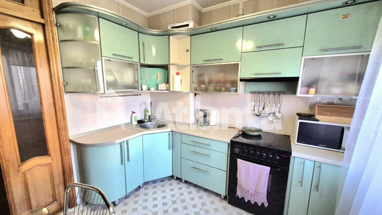 4-кімнатна квартира 85 м², шикарний ремонт, укомплектована.