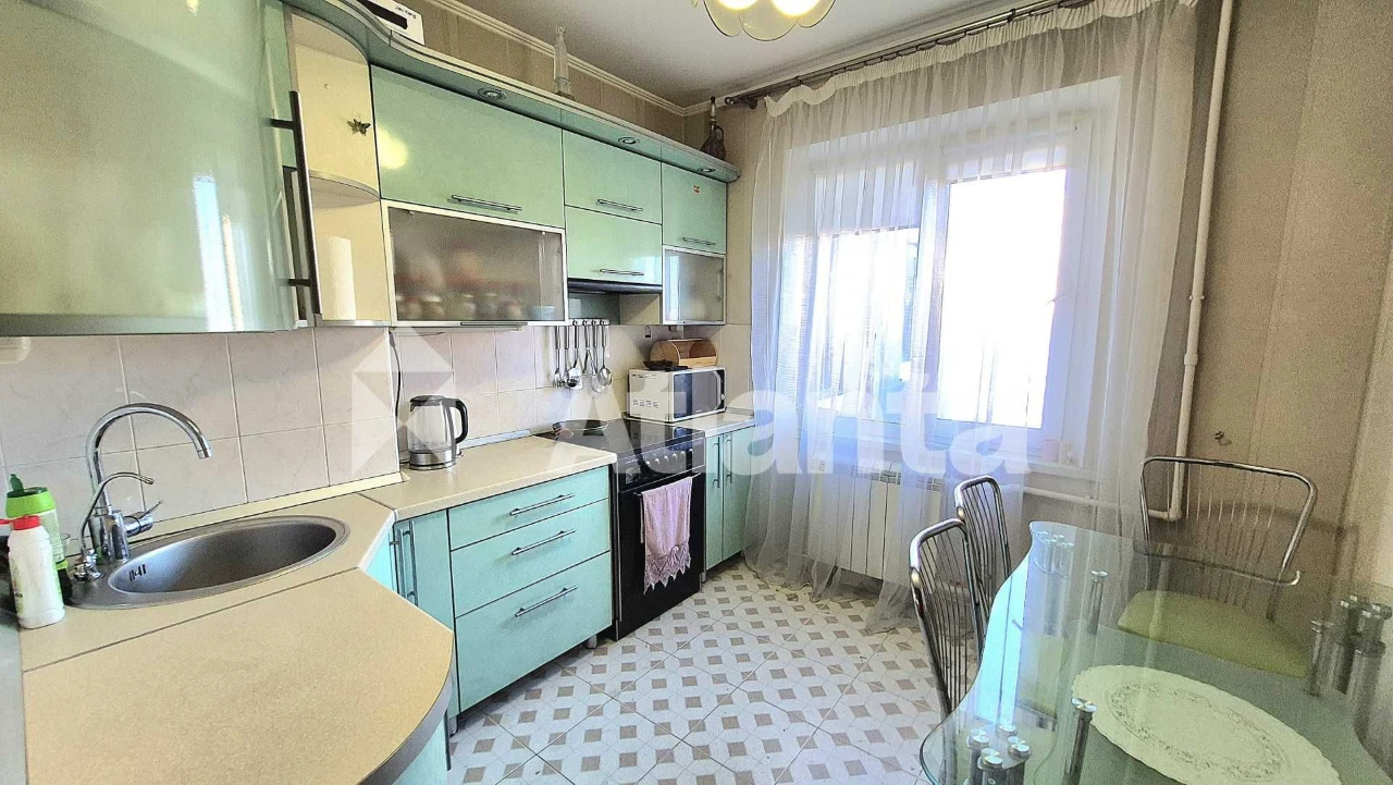 4-кімнатна квартира 85 м², шикарний ремонт, укомплектована.