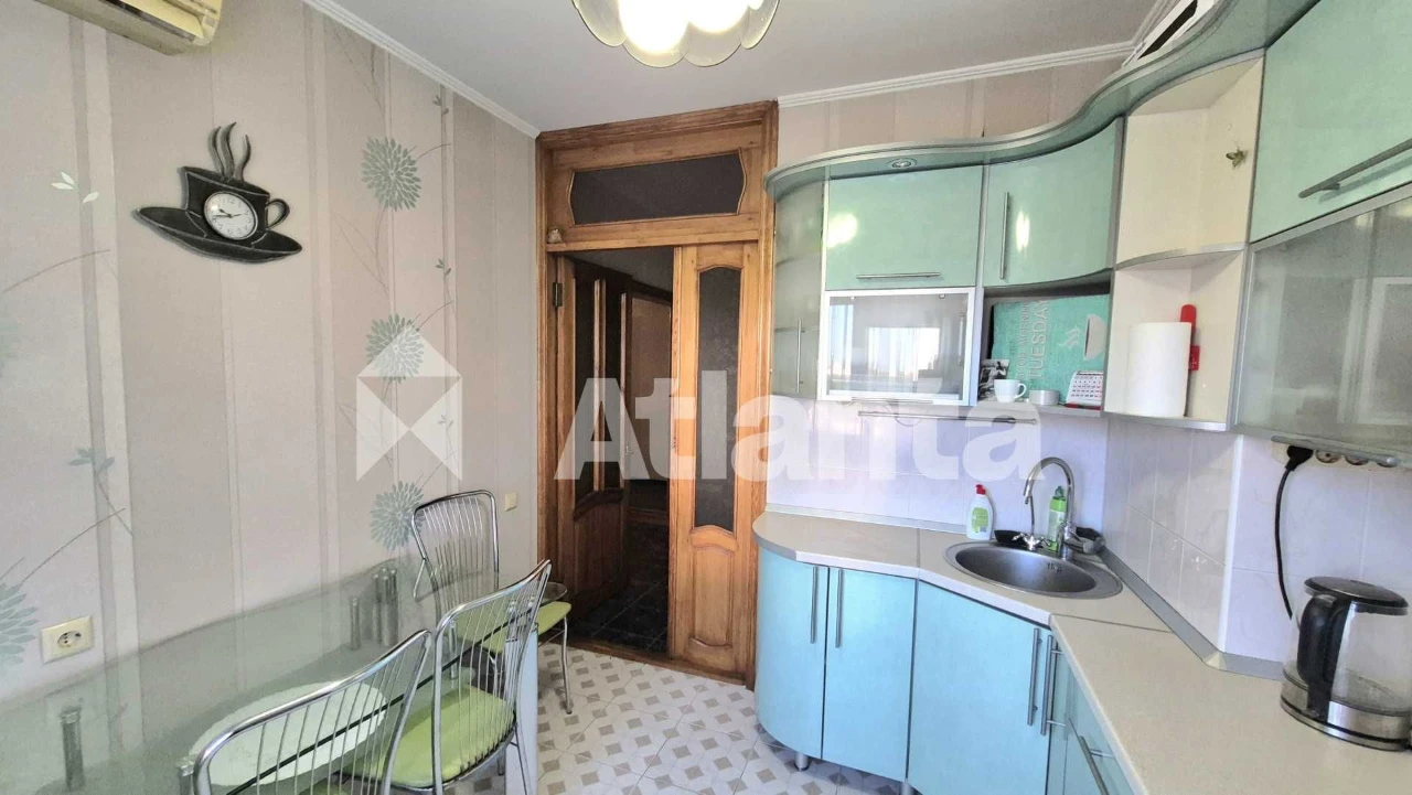 4-кімнатна квартира 85 м², шикарний ремонт, укомплектована.