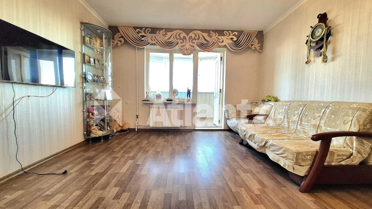 4-кімнатна квартира 85 м², шикарний ремонт, укомплектована.