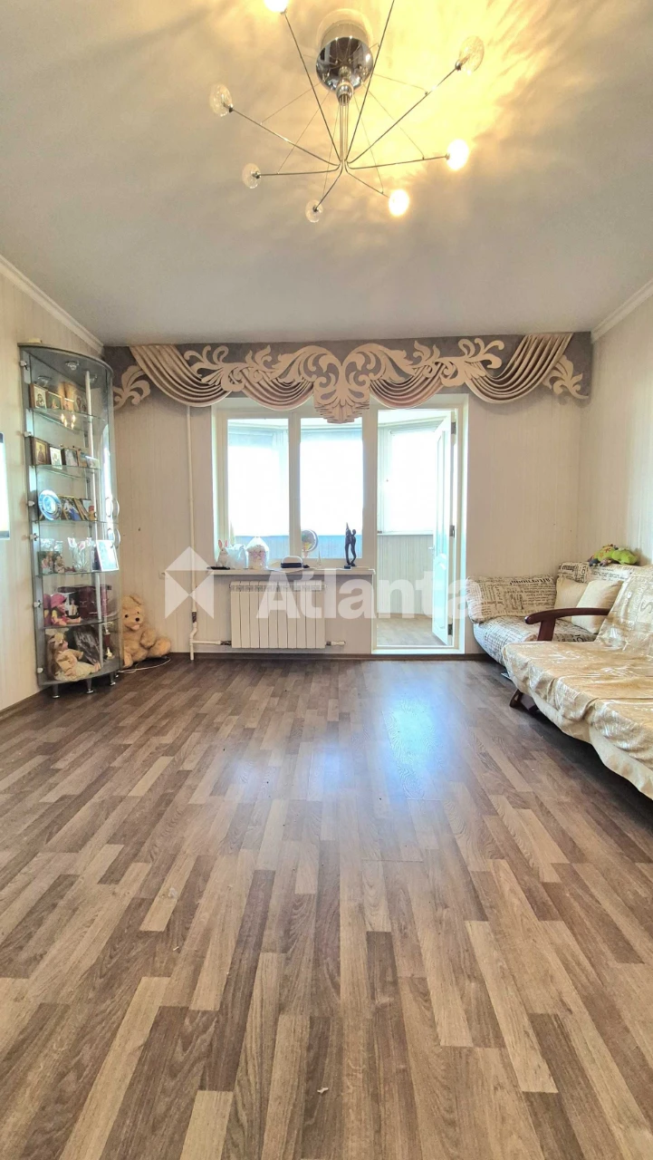 4-кімнатна квартира 85 м², шикарний ремонт, укомплектована.