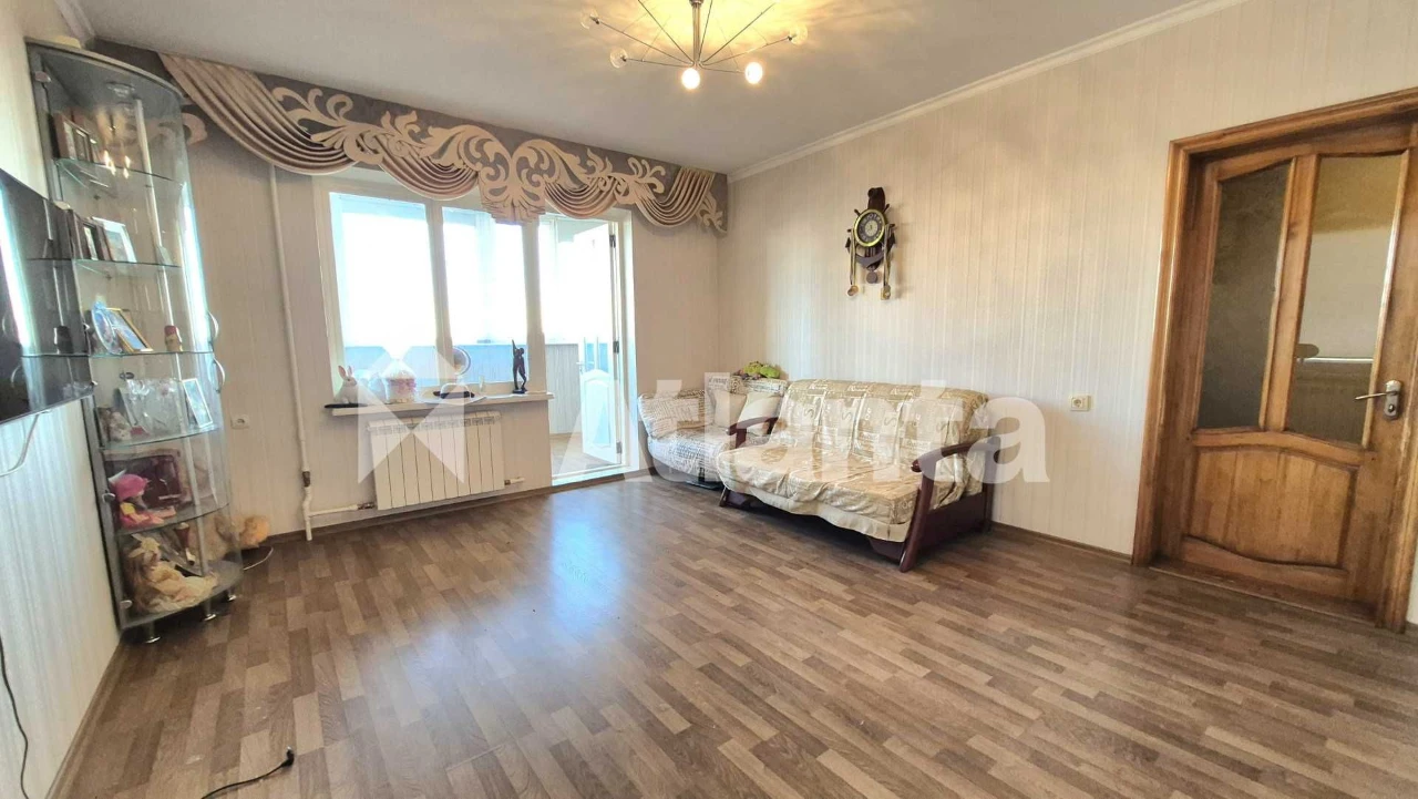 4-кімнатна квартира 85 м², шикарний ремонт, укомплектована.
