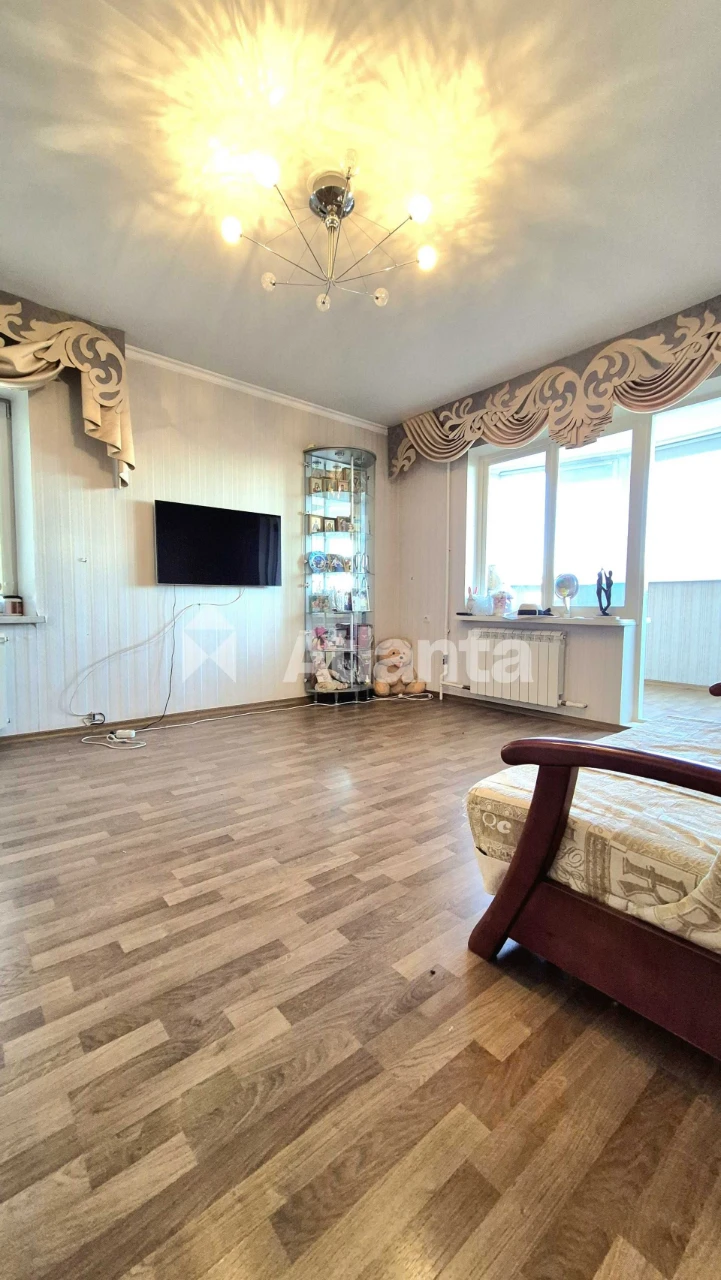 4-кімнатна квартира 85 м², шикарний ремонт, укомплектована.