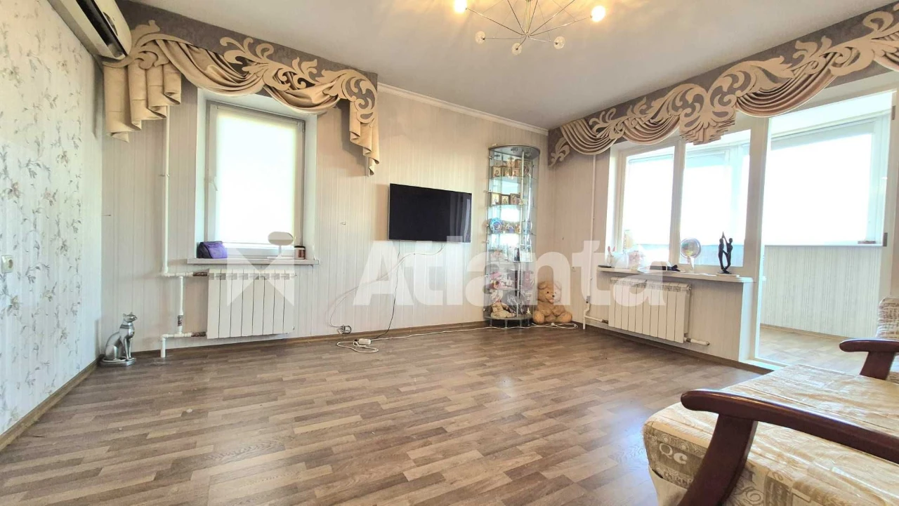 4-кімнатна квартира 85 м², шикарний ремонт, укомплектована.