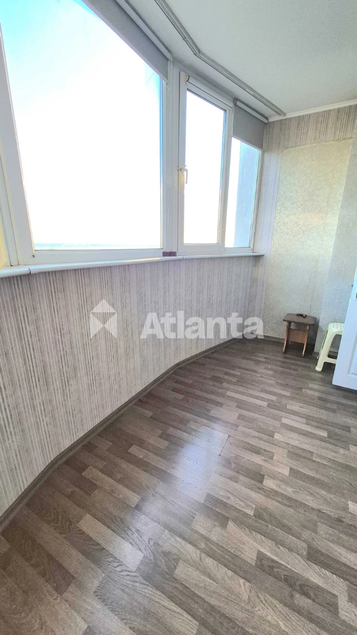 4-кімнатна квартира 85 м², шикарний ремонт, укомплектована.