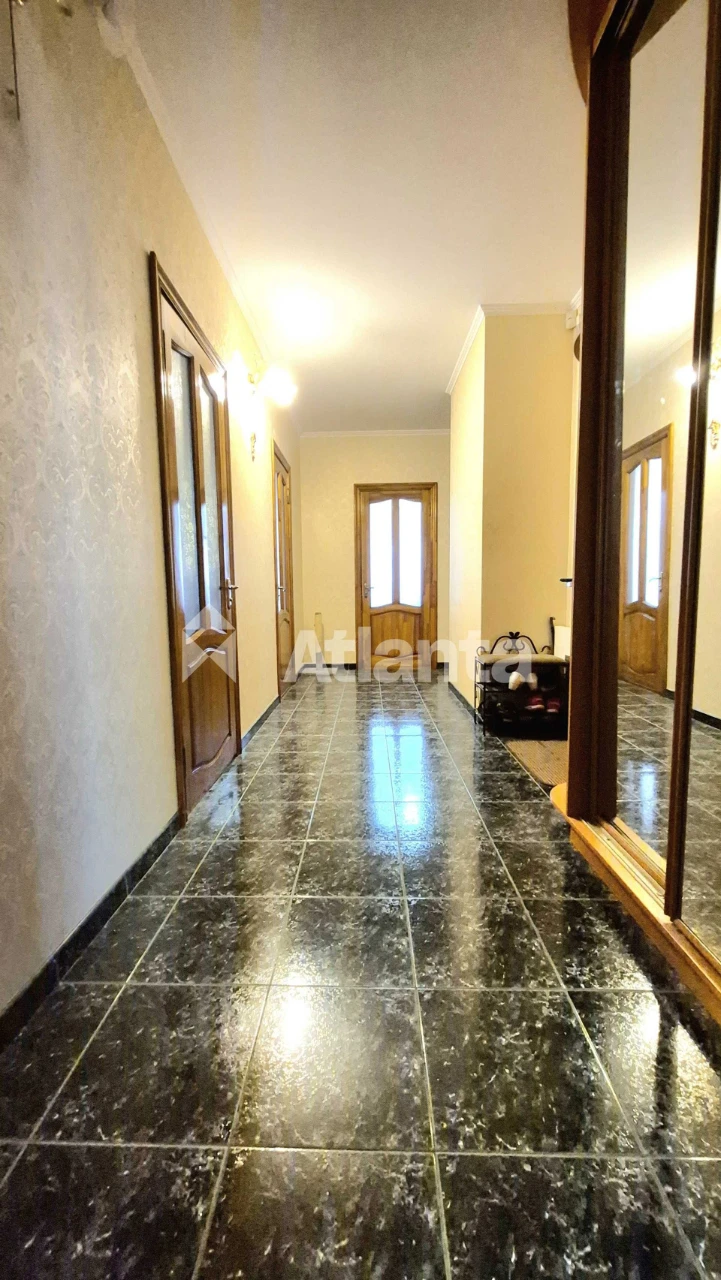 4-кімнатна квартира 85 м², шикарний ремонт, укомплектована.