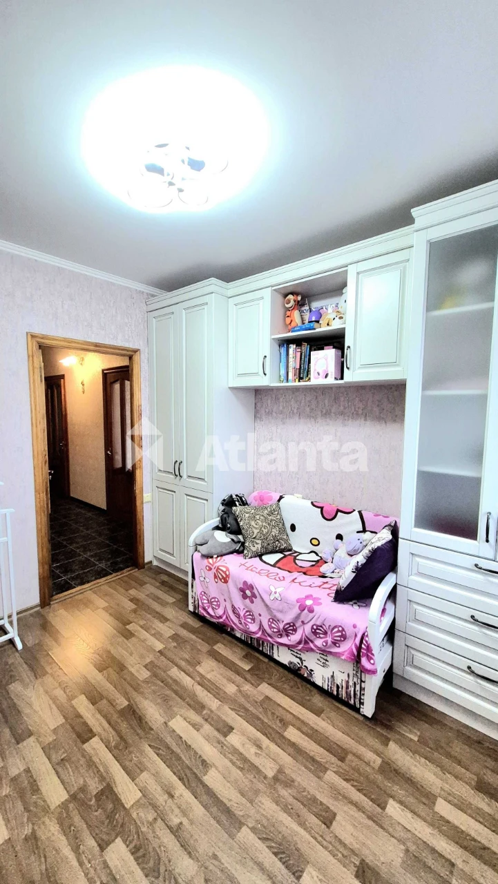 4-кімнатна квартира 85 м², шикарний ремонт, укомплектована.