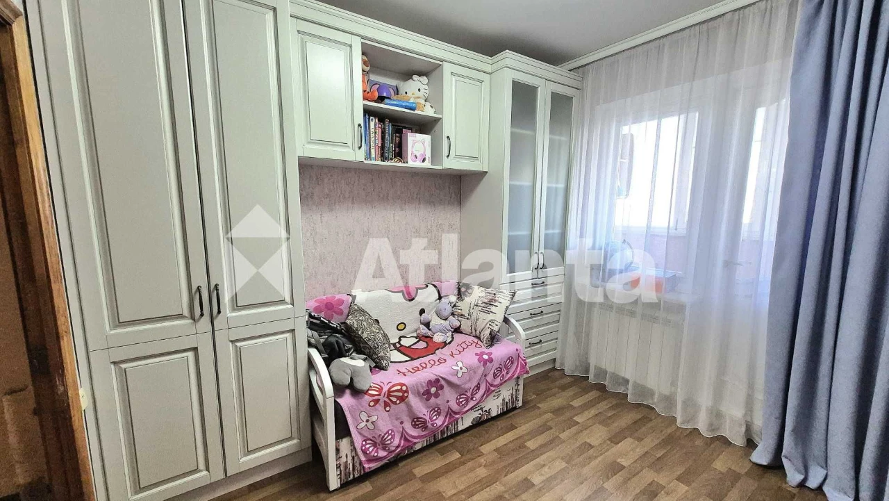 4-кімнатна квартира 85 м², шикарний ремонт, укомплектована.