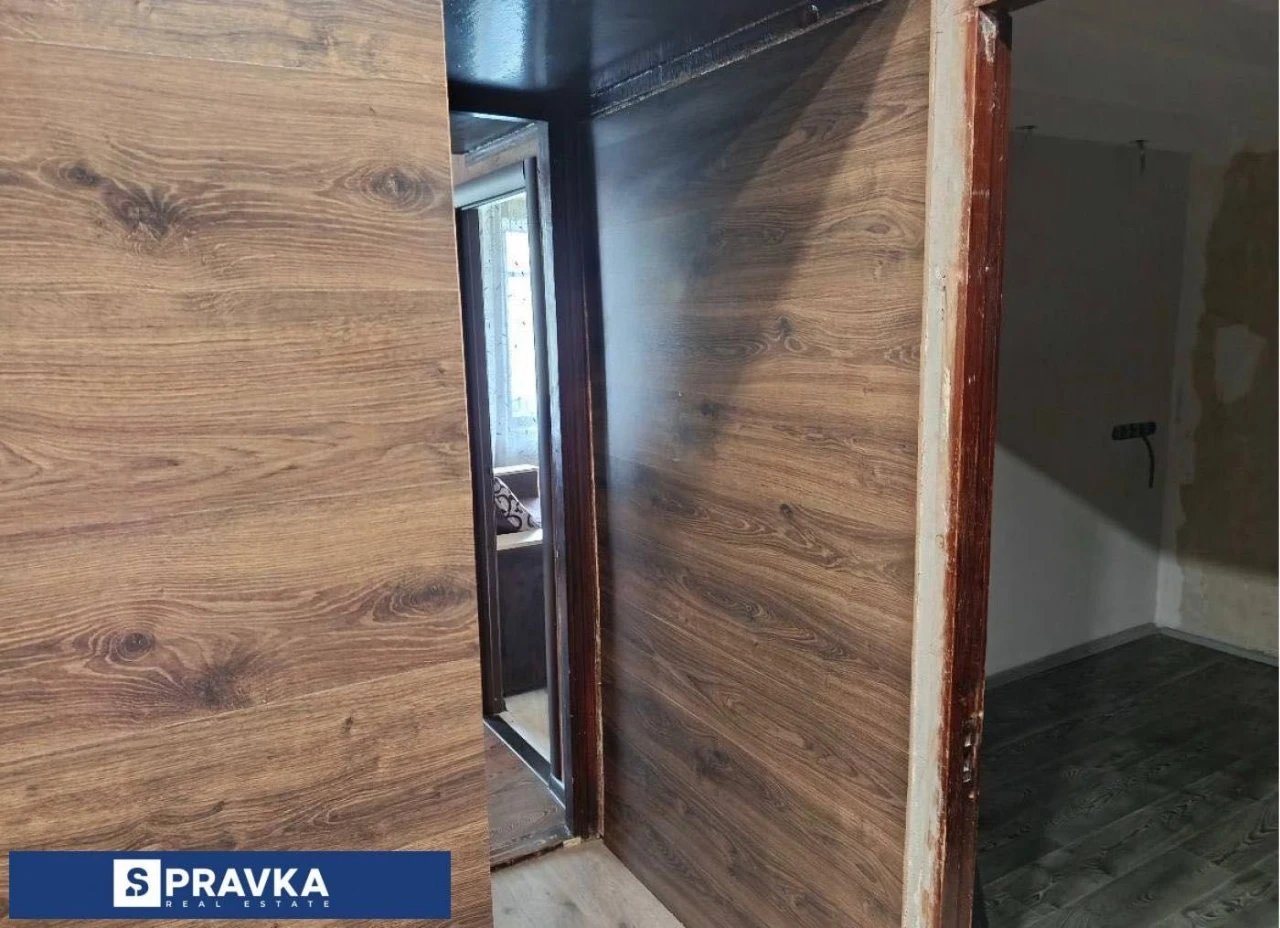 СРОЧНАЯ продажа !Теплый газовый кирпичный дом . 2 к. кв. 20