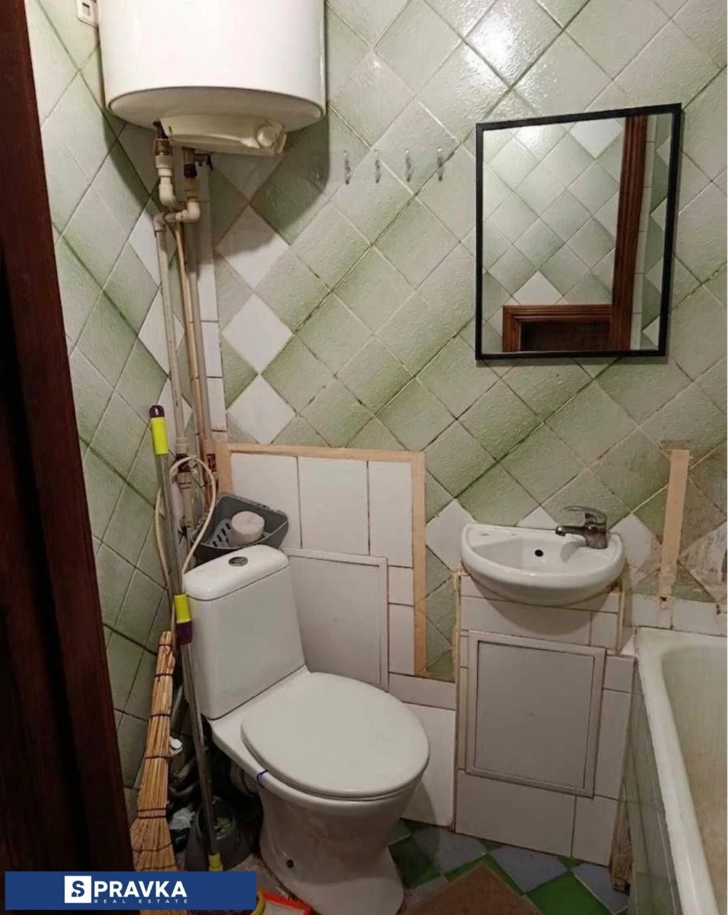 СРОЧНАЯ продажа !Теплый газовый кирпичный дом . 2 к. кв. 20
