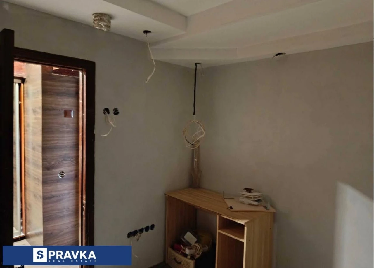 СРОЧНАЯ продажа !Теплый газовый кирпичный дом . 2 к. кв. 20