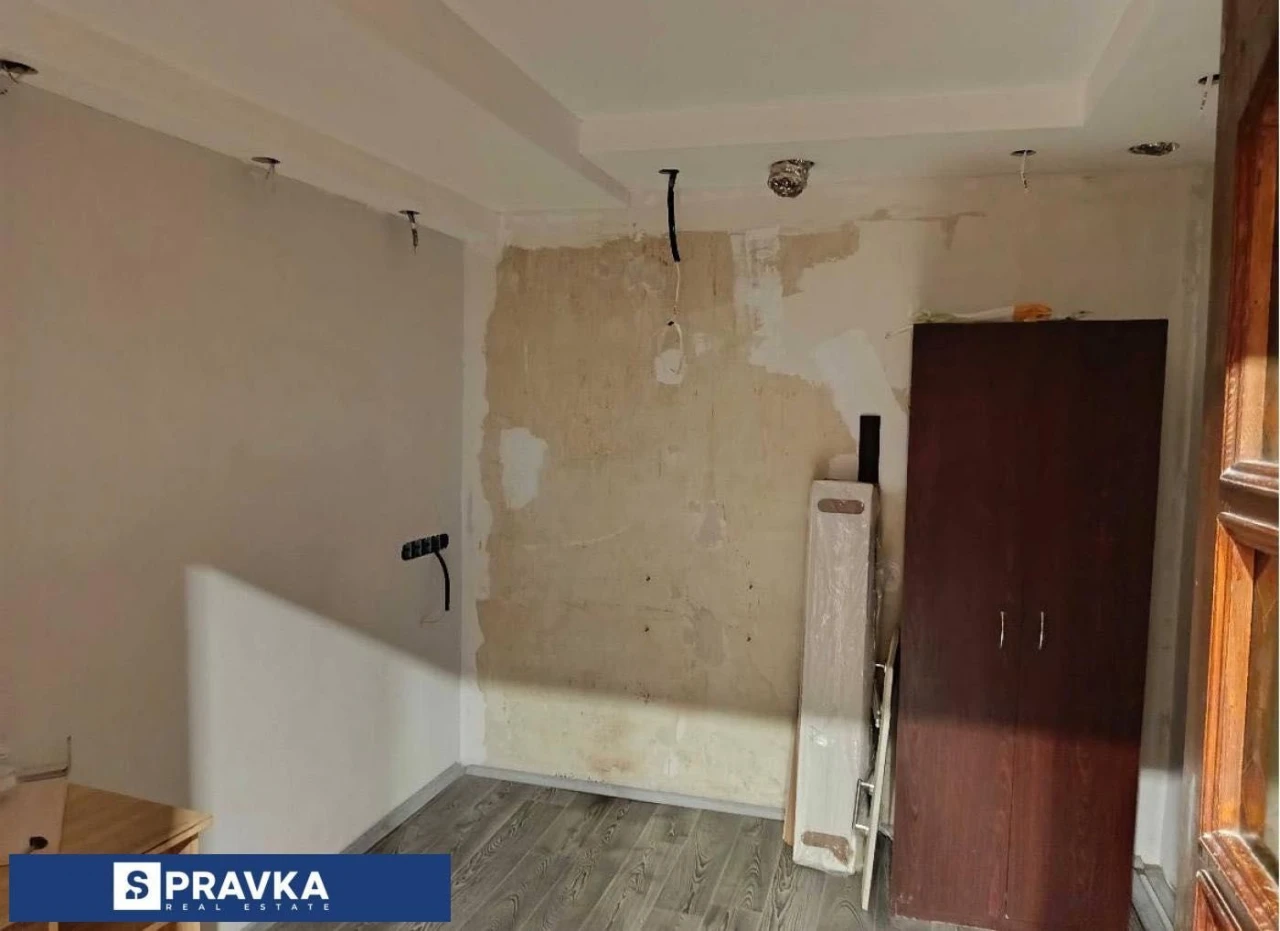 СРОЧНАЯ продажа !Теплый газовый кирпичный дом . 2 к. кв. 20