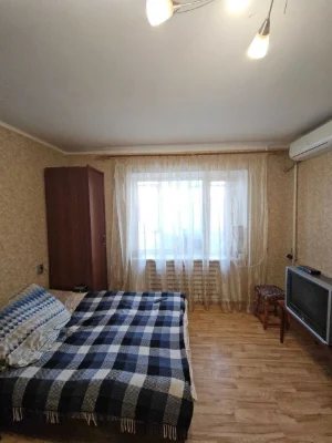 Продам 1 кімнатну квартиру на Черемушках у цегляному будинку