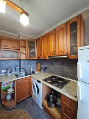 Продам 1 кімнатну квартиру на Черемушках у цегляному будинку