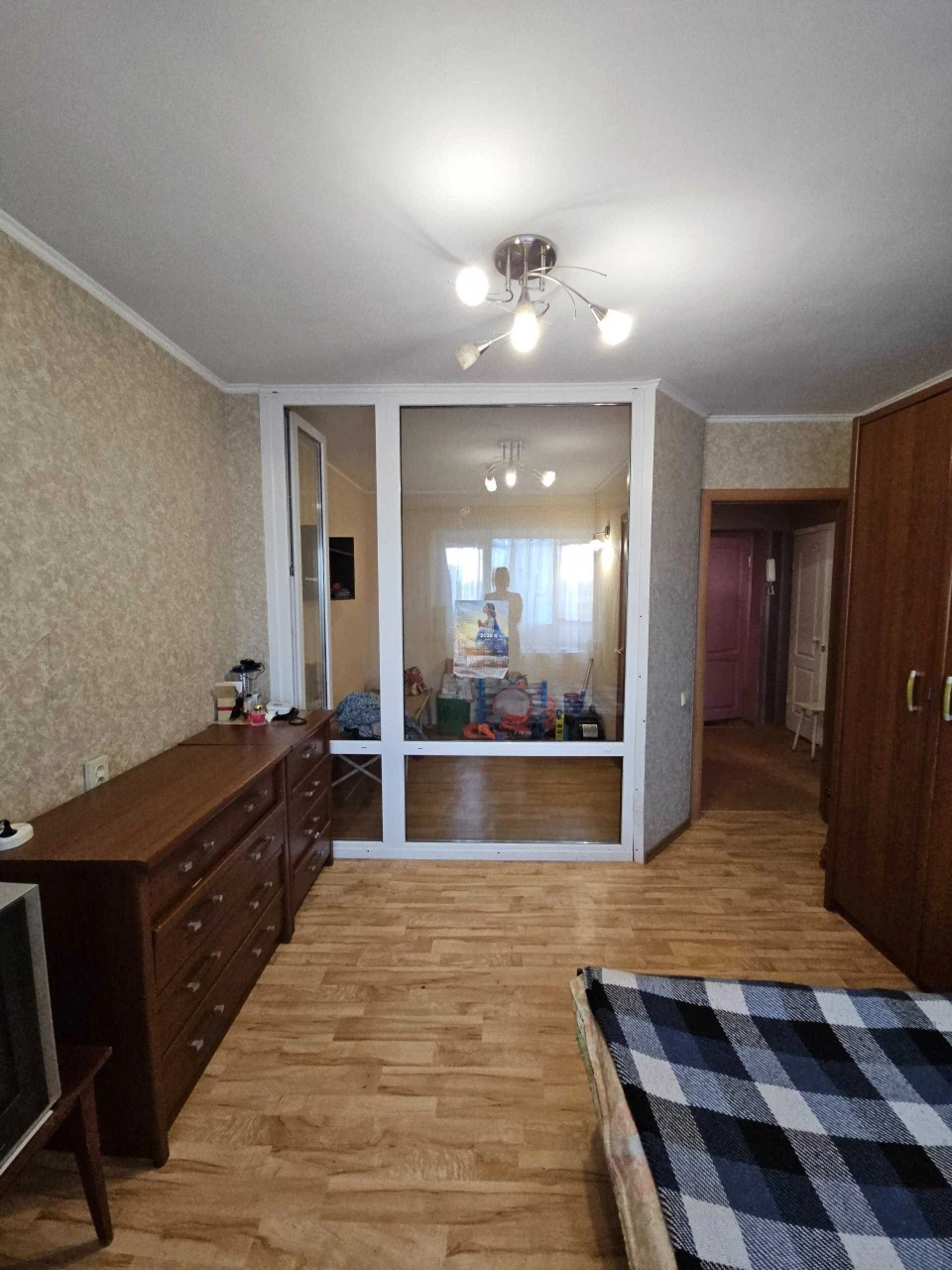 Продам 1 кімнатну квартиру на Черемушках у цегляному будинку