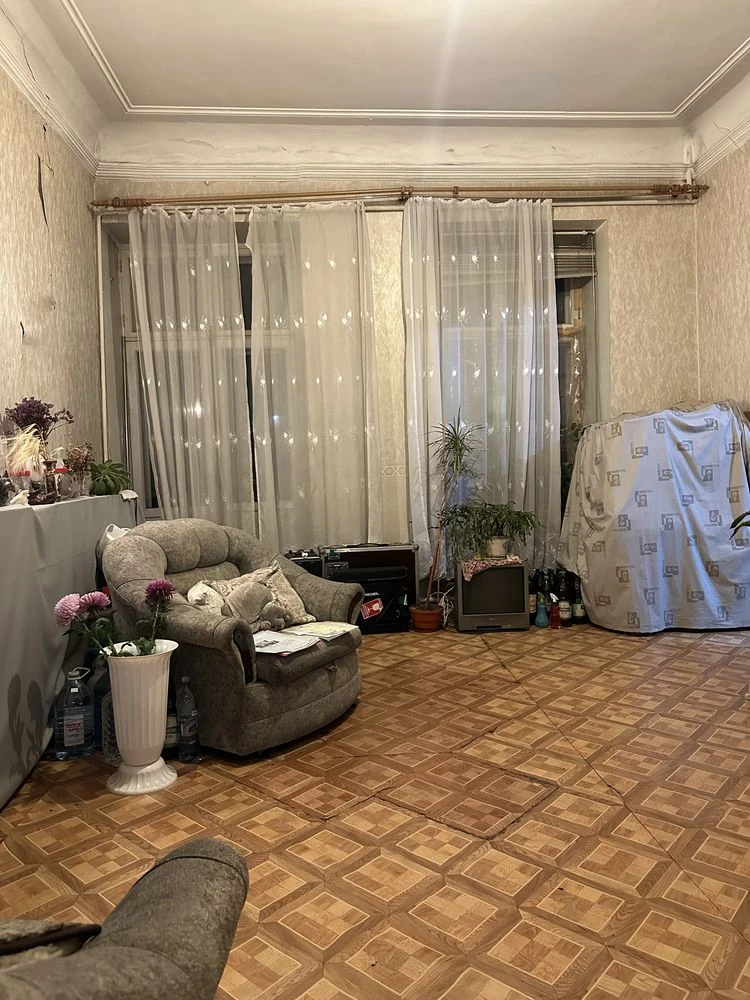 Продам 3-х ком. квартиру в центре города.