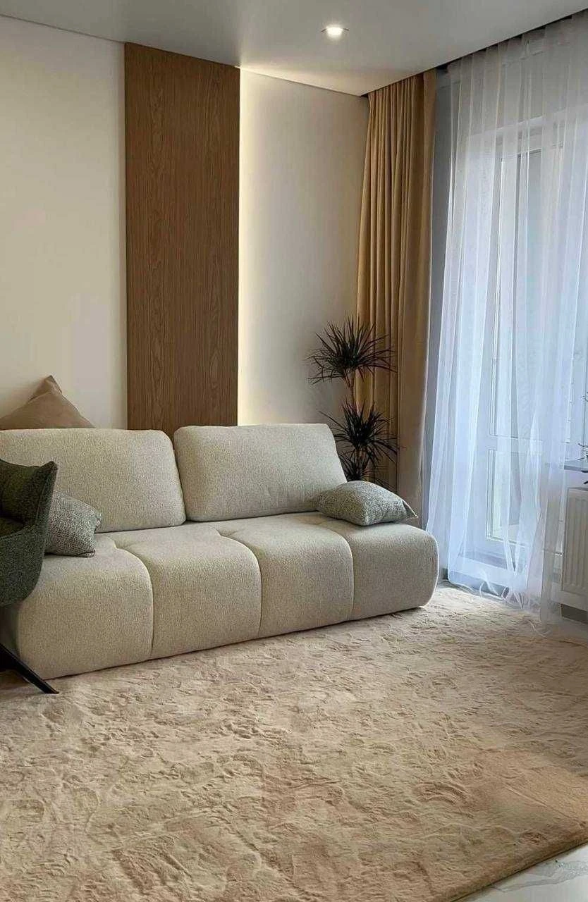 Продам 2-ком. квартиру с дизайнерским ремоннтом и видом на м