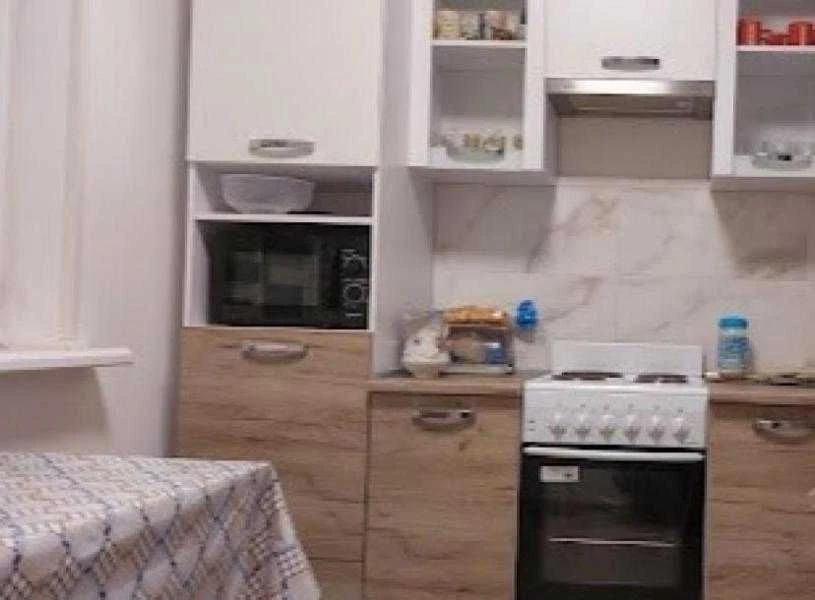 For sale three-room apartment 5 minutes from the metro station "Oleksi"