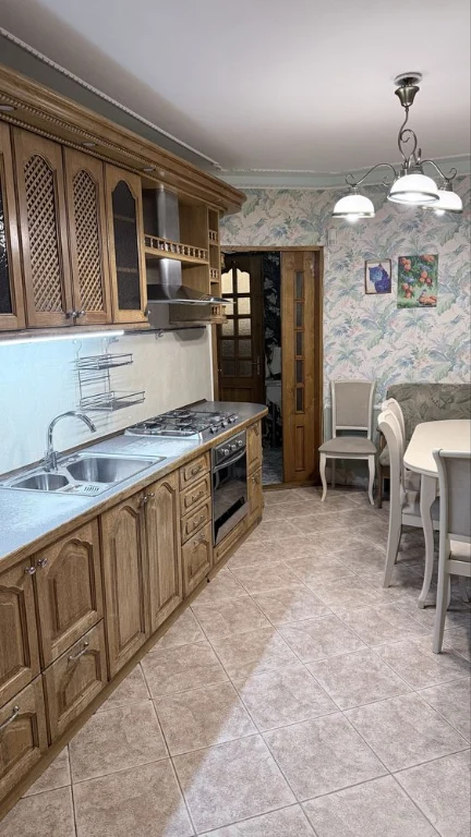 Власник! Продам затишну 3-к квартиру біля ринку «Південний»