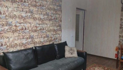 For sale three-room apartment 5 minutes from the metro station "Oleksi"