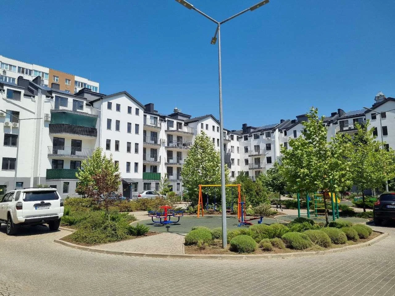 Продам квартиру на Сахарова. Новому будинку 2 роки. 1-й пове