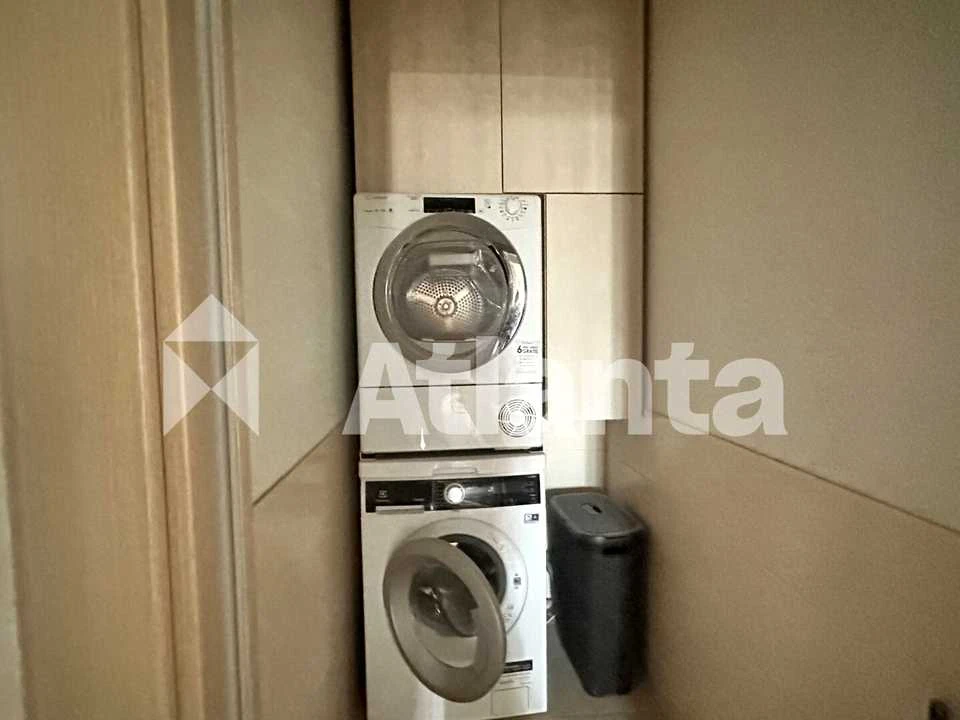 Квартира. Одеса, Середньофонтанська вул.