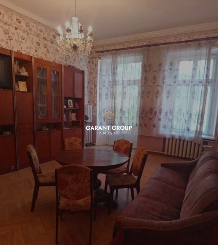 Продаж трикімнатної квартири в центрі міста