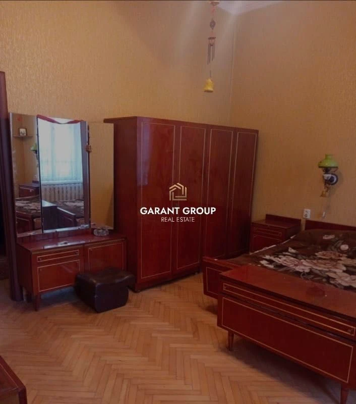 Продаж трикімнатної квартири в центрі міста