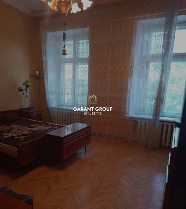 Продаж трикімнатної квартири в центрі міста