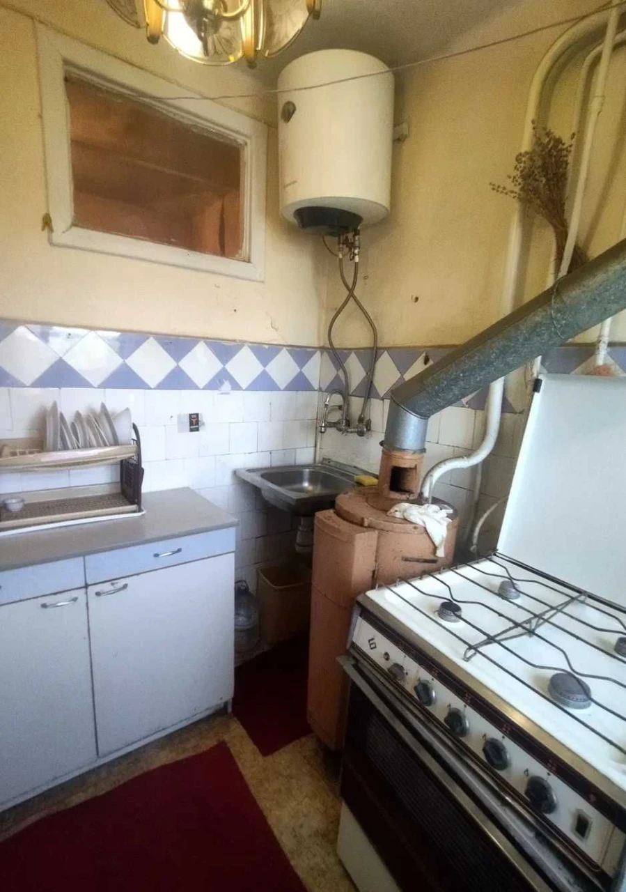Продам 2 кімнатну квартиру з газовим опаленням на Черемушках