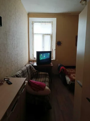 Продам 4-х комнатную квартиру в центре
