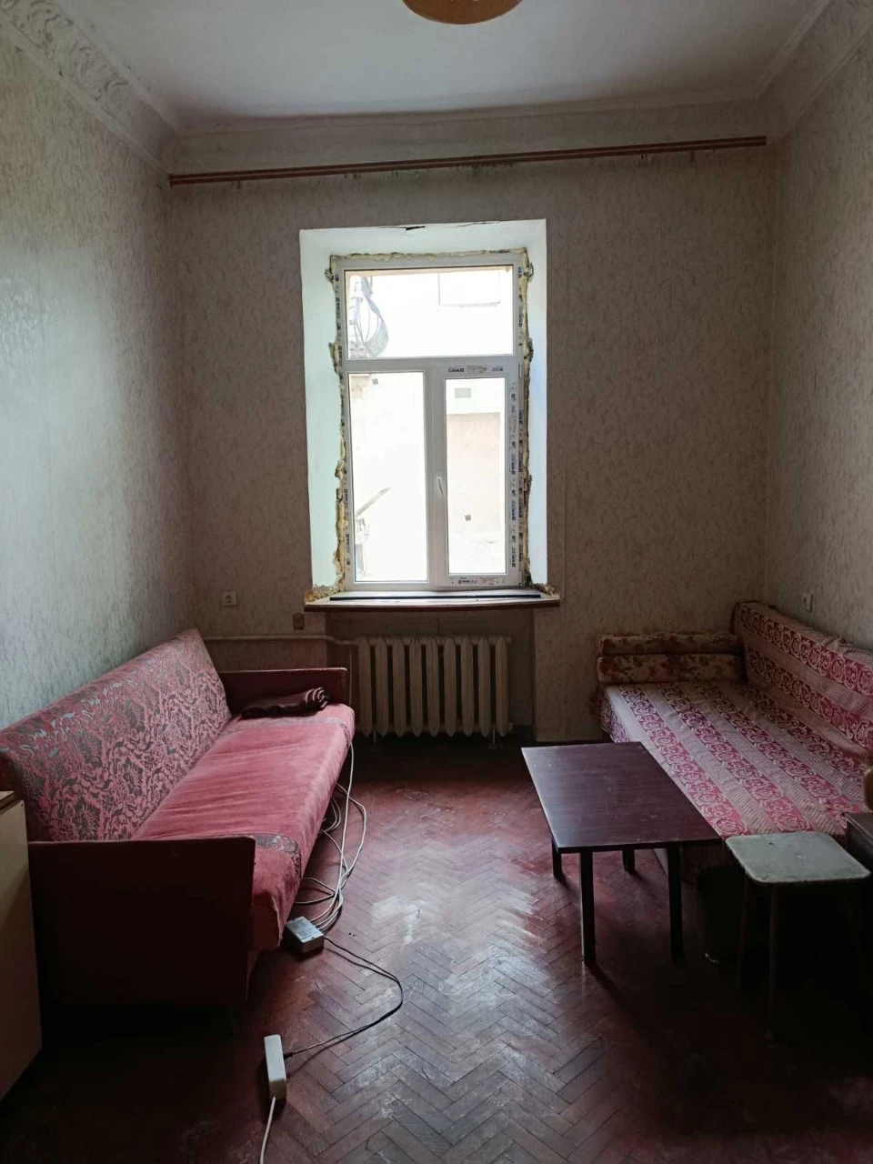 Продам 4-х комнатную квартиру в центре